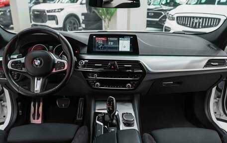BMW 5 серия, 2018 год, 3 390 000 рублей, 10 фотография