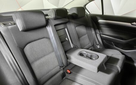 Volkswagen Passat B8 рестайлинг, 2019 год, 2 380 000 рублей, 17 фотография
