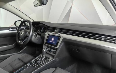 Volkswagen Passat B8 рестайлинг, 2019 год, 2 380 000 рублей, 13 фотография