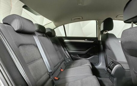 Volkswagen Passat B8 рестайлинг, 2019 год, 2 380 000 рублей, 16 фотография