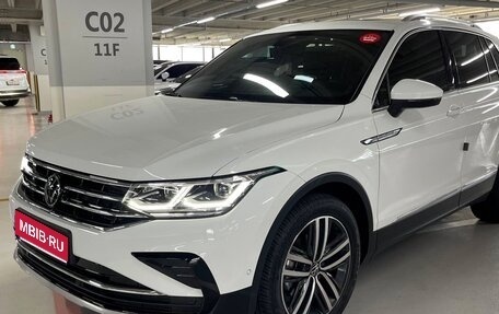 Volkswagen Tiguan II, 2022 год, 2 799 000 рублей, 1 фотография
