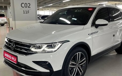 Volkswagen Tiguan II, 2022 год, 2 799 000 рублей, 1 фотография