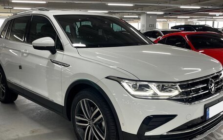 Volkswagen Tiguan II, 2022 год, 2 799 000 рублей, 3 фотография