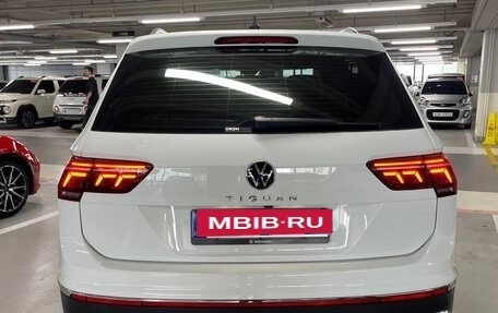 Volkswagen Tiguan II, 2022 год, 2 799 000 рублей, 4 фотография