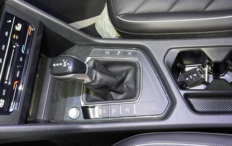 Volkswagen Tiguan II, 2022 год, 2 799 000 рублей, 21 фотография