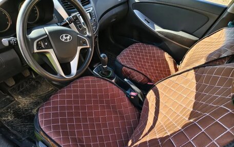 Hyundai Solaris II рестайлинг, 2014 год, 1 000 000 рублей, 6 фотография