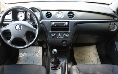 Mitsubishi Outlander III рестайлинг 3, 2005 год, 400 000 рублей, 15 фотография