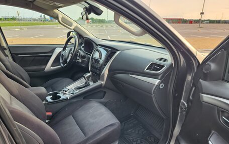 Mitsubishi Pajero Sport III рестайлинг, 2019 год, 2 800 000 рублей, 5 фотография