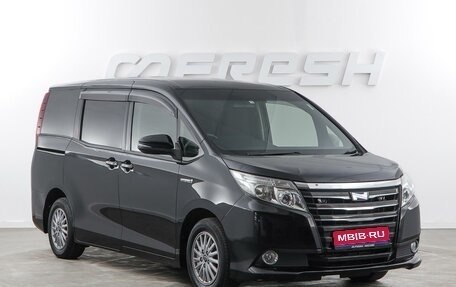 Toyota Noah III, 2014 год, 1 687 050 рублей, 1 фотография