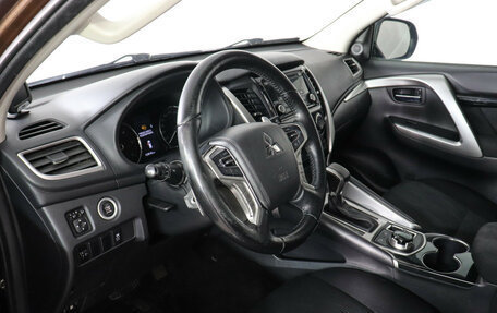 Mitsubishi Pajero Sport III рестайлинг, 2019 год, 2 999 000 рублей, 10 фотография