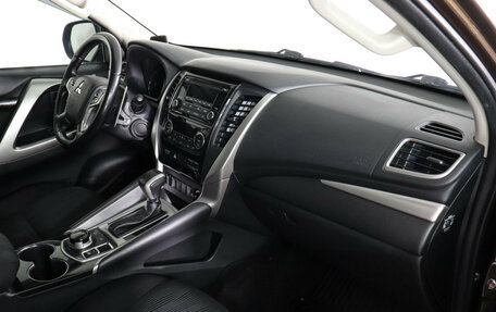 Mitsubishi Pajero Sport III рестайлинг, 2019 год, 2 999 000 рублей, 11 фотография
