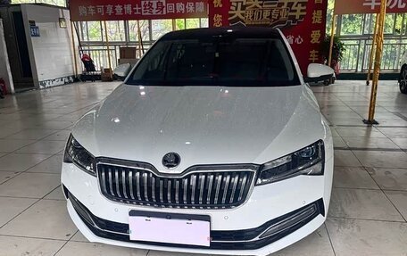 Skoda Superb III рестайлинг, 2023 год, 2 254 565 рублей, 2 фотография