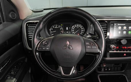 Mitsubishi Outlander III рестайлинг 3, 2021 год, 2 249 000 рублей, 11 фотография