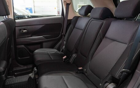 Mitsubishi Outlander III рестайлинг 3, 2021 год, 2 249 000 рублей, 14 фотография