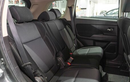 Mitsubishi Outlander III рестайлинг 3, 2021 год, 2 249 000 рублей, 15 фотография