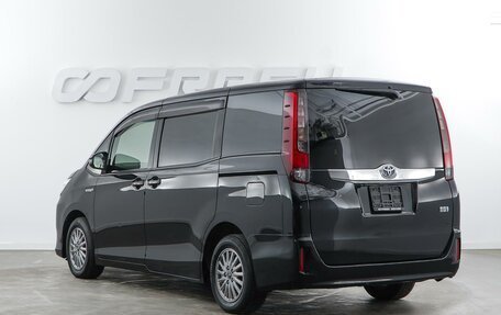 Toyota Noah III, 2014 год, 1 687 050 рублей, 2 фотография