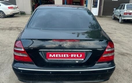 Mercedes-Benz E-Класс, 2004 год, 305 000 рублей, 3 фотография