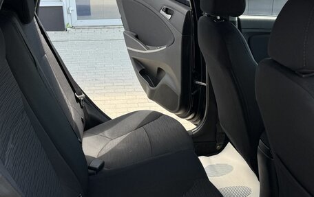 Hyundai Solaris II рестайлинг, 2014 год, 1 000 000 рублей, 19 фотография