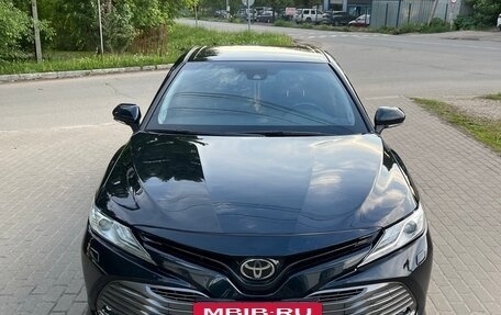 Toyota Camry, 2019 год, 2 650 000 рублей, 2 фотография