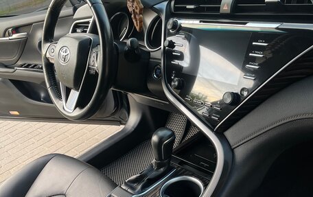 Toyota Camry, 2019 год, 2 650 000 рублей, 18 фотография