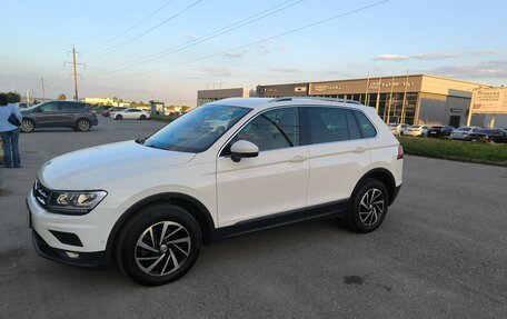 Volkswagen Tiguan II, 2018 год, 2 460 000 рублей, 2 фотография