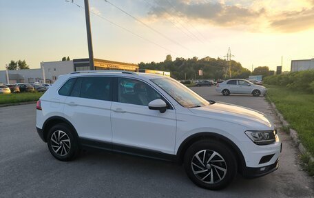 Volkswagen Tiguan II, 2018 год, 2 460 000 рублей, 3 фотография