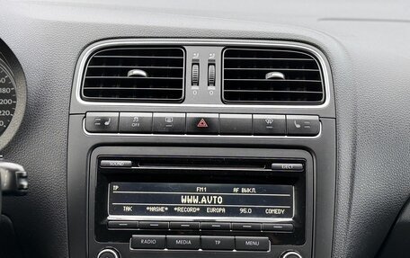 Volkswagen Polo VI (EU Market), 2012 год, 899 000 рублей, 23 фотография