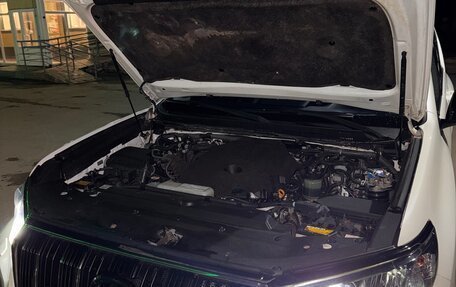 Toyota Land Cruiser Prado 150 рестайлинг 2, 2021 год, 4 900 000 рублей, 6 фотография