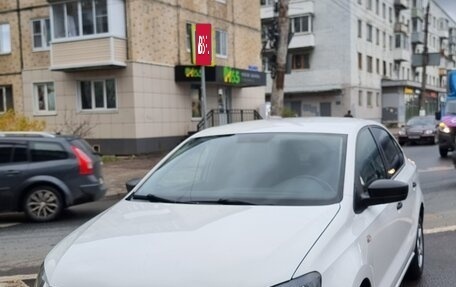 Volkswagen Polo VI (EU Market), 2011 год, 700 000 рублей, 2 фотография