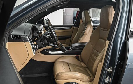 Porsche Cayenne III, 2018 год, 8 989 000 рублей, 13 фотография