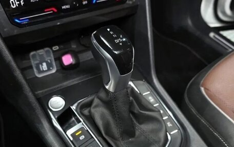 Volkswagen Tiguan II, 2023 год, 3 300 000 рублей, 12 фотография