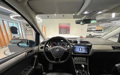Volkswagen Touran III, 2022 год, 2 100 000 рублей, 11 фотография