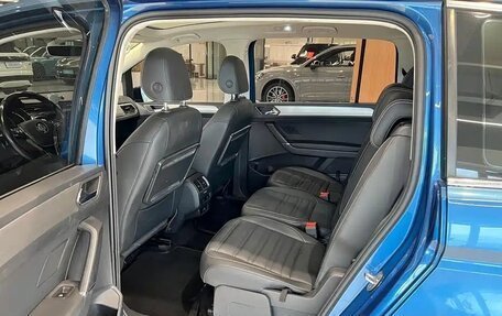 Volkswagen Touran III, 2022 год, 2 100 000 рублей, 14 фотография