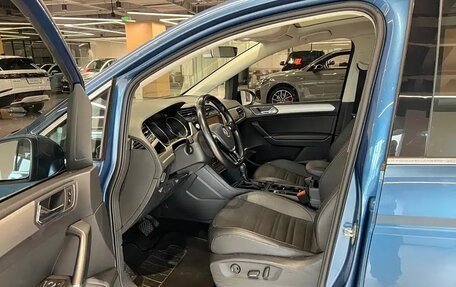 Volkswagen Touran III, 2022 год, 2 100 000 рублей, 8 фотография