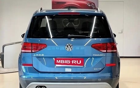Volkswagen Touran III, 2022 год, 2 100 000 рублей, 6 фотография
