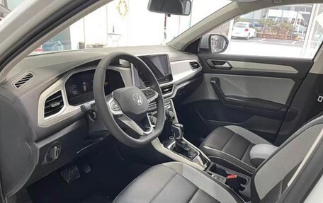 Volkswagen T-Roc I, 2024 год, 2 000 000 рублей, 6 фотография