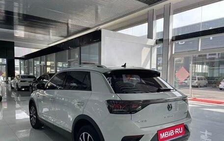 Volkswagen T-Roc I, 2024 год, 2 000 000 рублей, 4 фотография