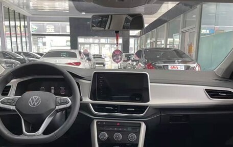 Volkswagen T-Roc I, 2024 год, 2 000 000 рублей, 7 фотография