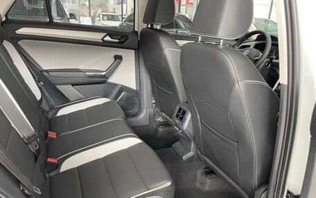 Volkswagen T-Roc I, 2024 год, 2 000 000 рублей, 9 фотография