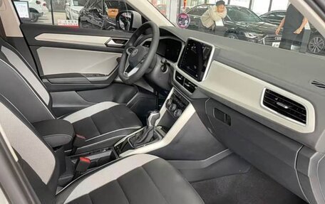 Volkswagen T-Roc I, 2024 год, 2 000 000 рублей, 8 фотография