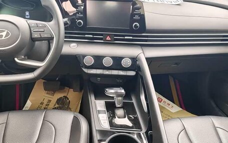 Hyundai Elantra, 2023 год, 1 250 000 рублей, 10 фотография