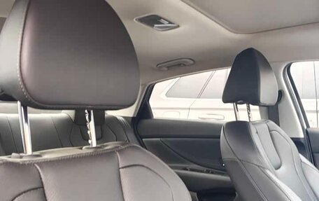 Hyundai Elantra, 2023 год, 1 250 000 рублей, 11 фотография