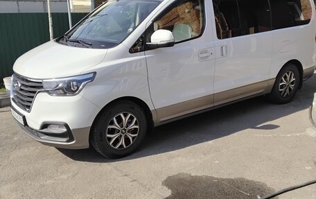 Hyundai H-1 II рестайлинг, 2021 год, 3 800 000 рублей, 3 фотография