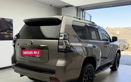 Toyota Land Cruiser Prado 150 рестайлинг 2, 2021 год, 6 216 000 рублей, 4 фотография