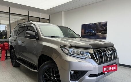 Toyota Land Cruiser Prado 150 рестайлинг 2, 2021 год, 6 216 000 рублей, 3 фотография