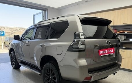 Toyota Land Cruiser Prado 150 рестайлинг 2, 2021 год, 6 216 000 рублей, 6 фотография