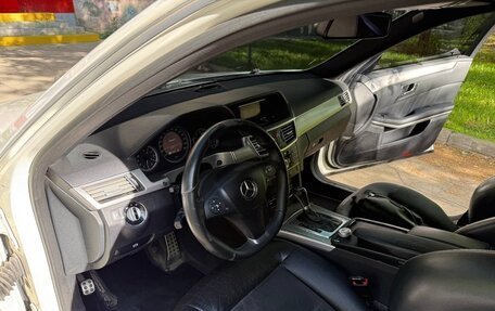 Mercedes-Benz E-Класс, 2010 год, 550 000 рублей, 2 фотография