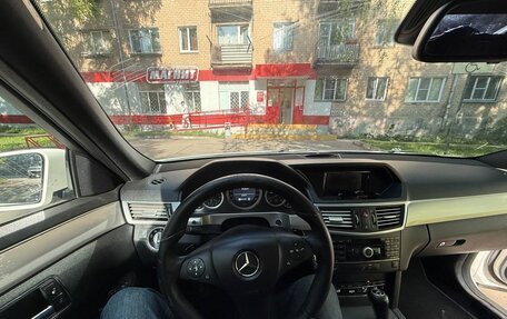 Mercedes-Benz E-Класс, 2010 год, 550 000 рублей, 6 фотография