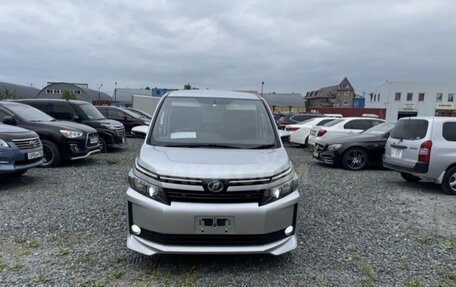 Toyota Voxy III, 2016 год, 1 600 000 рублей, 1 фотография