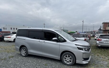 Toyota Voxy III, 2016 год, 1 600 000 рублей, 2 фотография